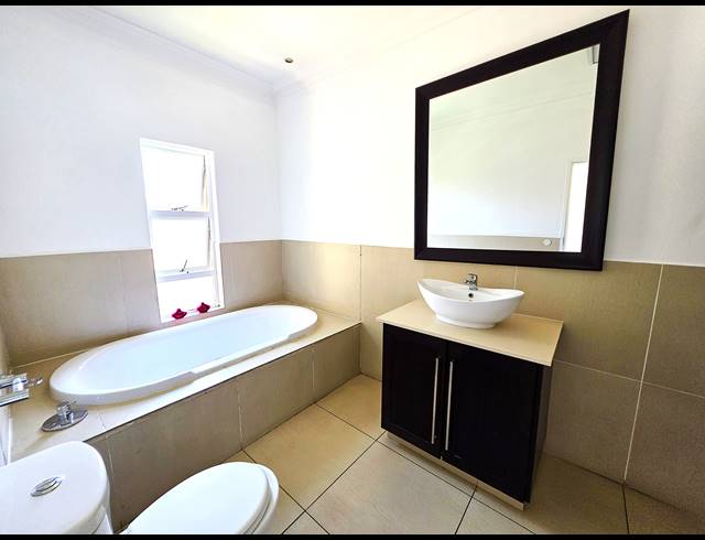 5 BEDROOM GOLF ESTATE FOR SALE IN BLUE VALLEY GOLF ESTATE